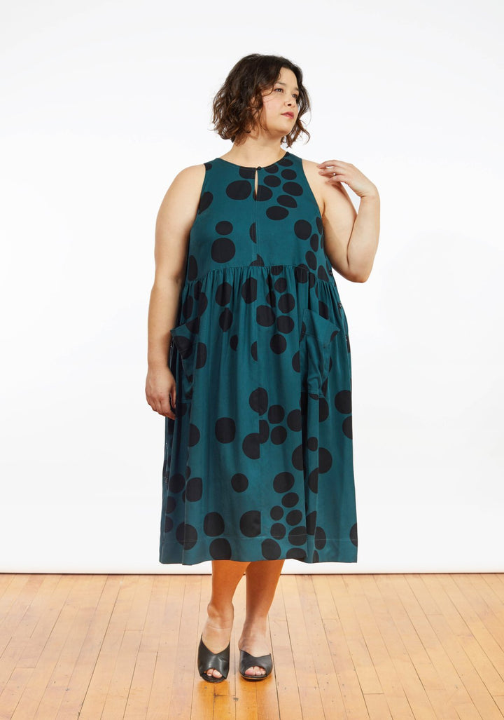 Grainline Studio Austin Dress sewing pattern for sizes 14–32 with sleeveless design, side button closures, and customizable skirt options