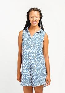 Grainline Studio Alder Shirtdress sleeveless A-line and gathered skirt view in light fabric