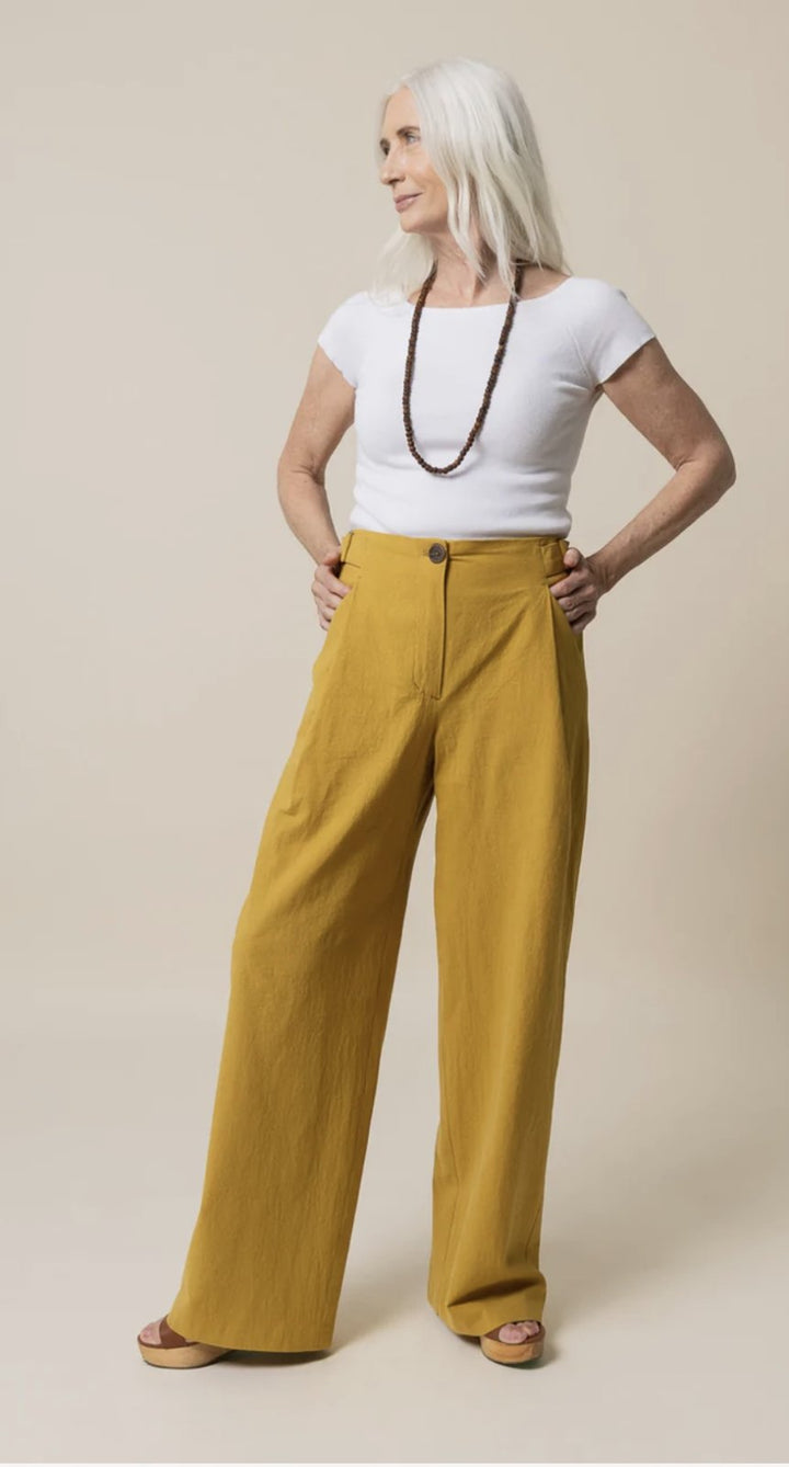 Create elegant, high-waisted pleated trousers with the Closet Core Mitchell Pattern. Featuring deep front pleats, angled pockets, tapered or wide-leg options, and optional waist tie, this sewing pattern is perfect for polished everyday wear.