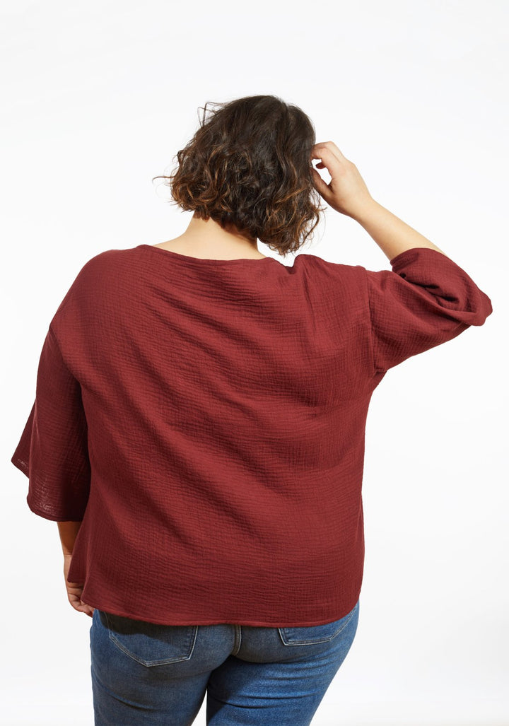 Grainline Studio Corbin Top sewing pattern for sizes 14–32, featuring ruffled cap and 3/4-length sleeve options.