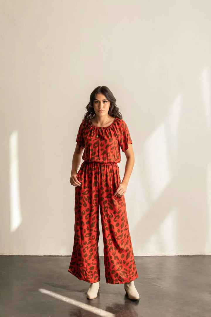 Create the perfect comfortable yet stylish Avenir Jumpsuit with Friday Pattern Co.'s easy sewing pattern. Features billowy sleeves, wide legs & elastic waist in sizes XS-7X for linen, cotton & rayon.