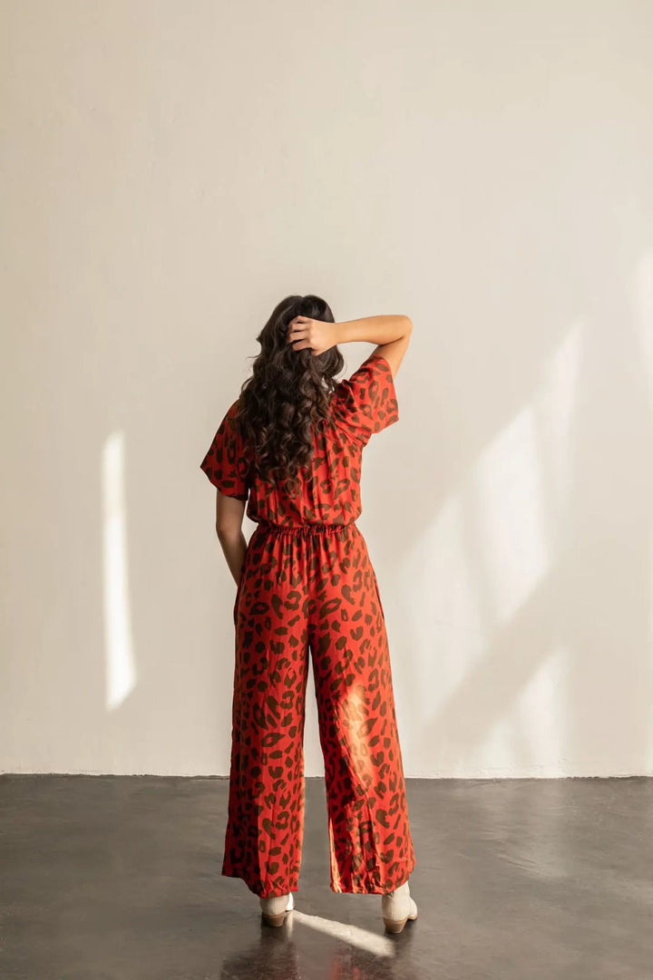 Create the perfect comfortable yet stylish Avenir Jumpsuit with Friday Pattern Co.'s easy sewing pattern. Features billowy sleeves, wide legs & elastic waist in sizes XS-7X for linen, cotton & rayon.