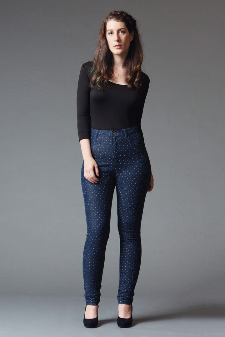 Deer and Doe Safran Pants sewing pattern with high-waist skinny fit, back pockets, belt loops, and cropped ankle version