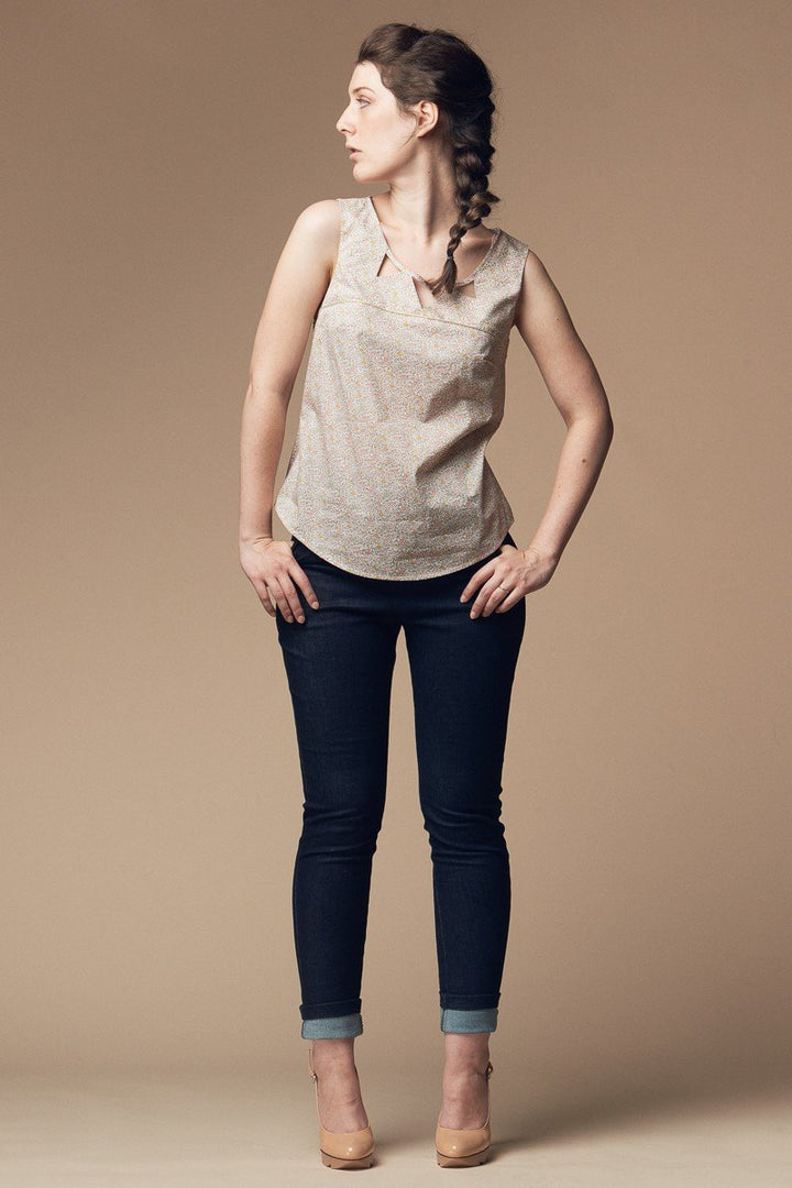 Deer and Doe Safran Pants sewing pattern with high-waist skinny fit, back pockets, belt loops, and cropped ankle version