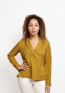 Grainline Studio Augusta Shirt and Dress sewing pattern cocoon-shaped top with asymmetrical collar and mitered split hem