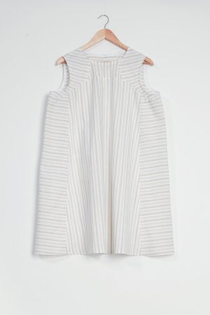 In the Folds Rushcutter Dress sewing pattern – oversized A-line dress with two style variations and illustrated instructions.