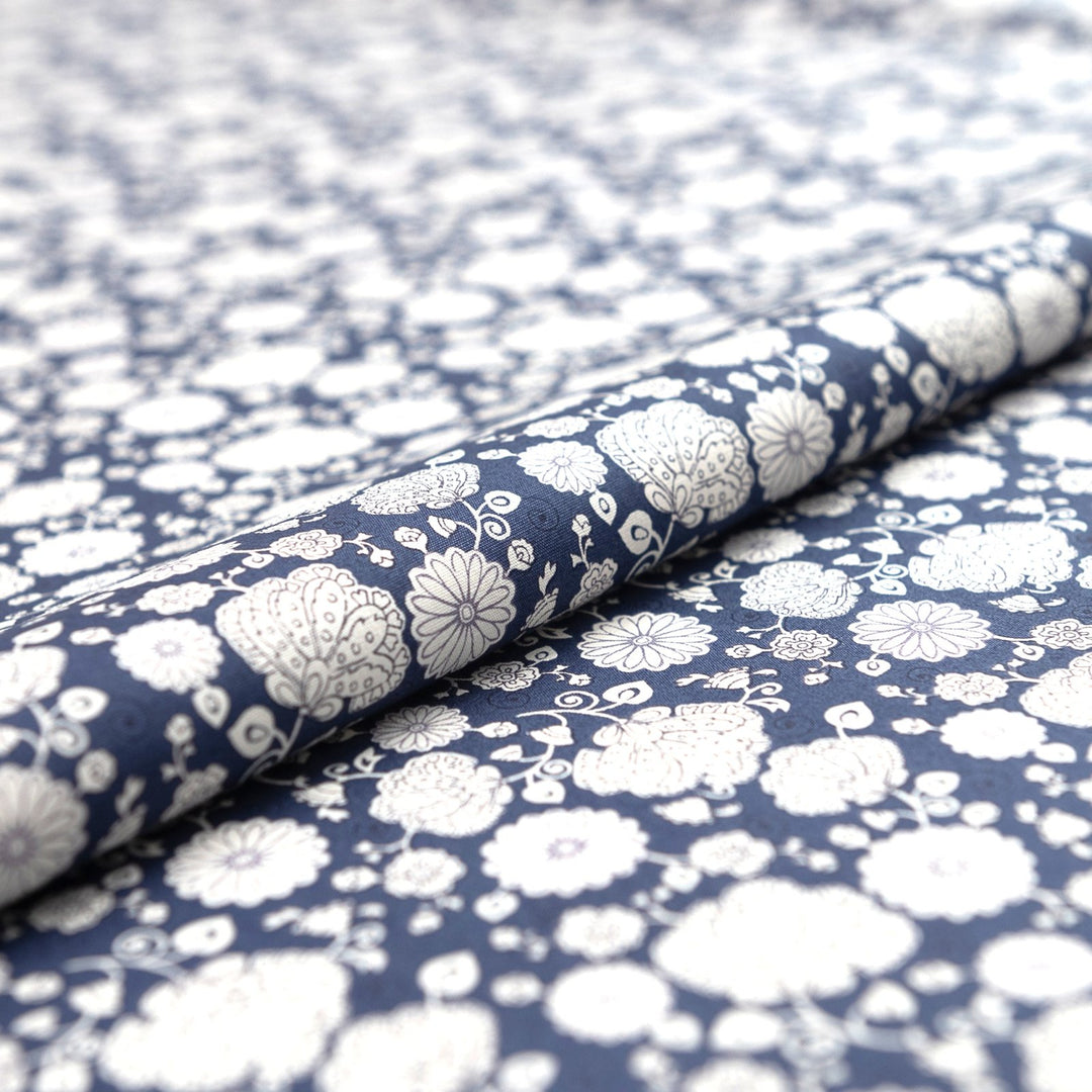 Japanese Cotton Poplin Drawn White Flower Fabric 43-inch Lightweight Material