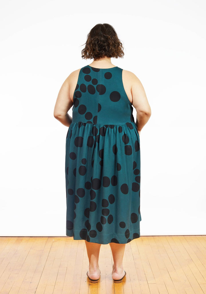 Grainline Studio Austin Dress sewing pattern for sizes 14–32 with sleeveless design, side button closures, and customizable skirt options