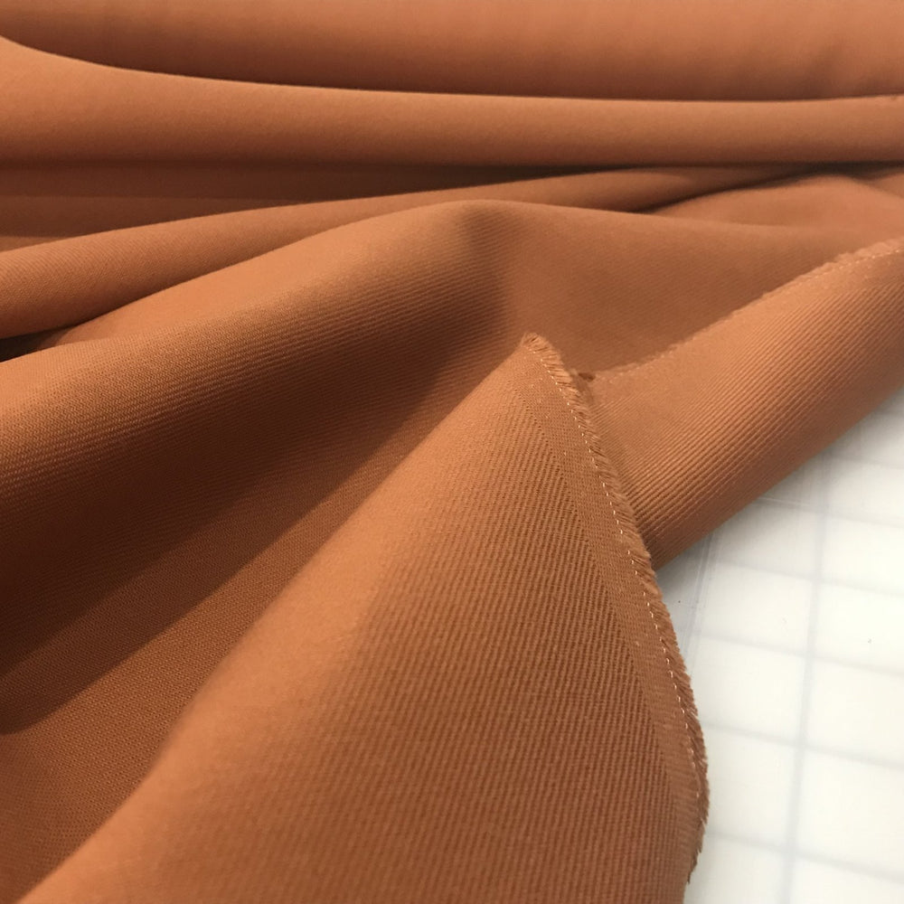 “Ventana Twill – Brick Brown fabric by Robert Kaufman, 100% cotton mid-weight twill with soft hand and subtle sheen, ideal for trousers, pants, and shorts.”