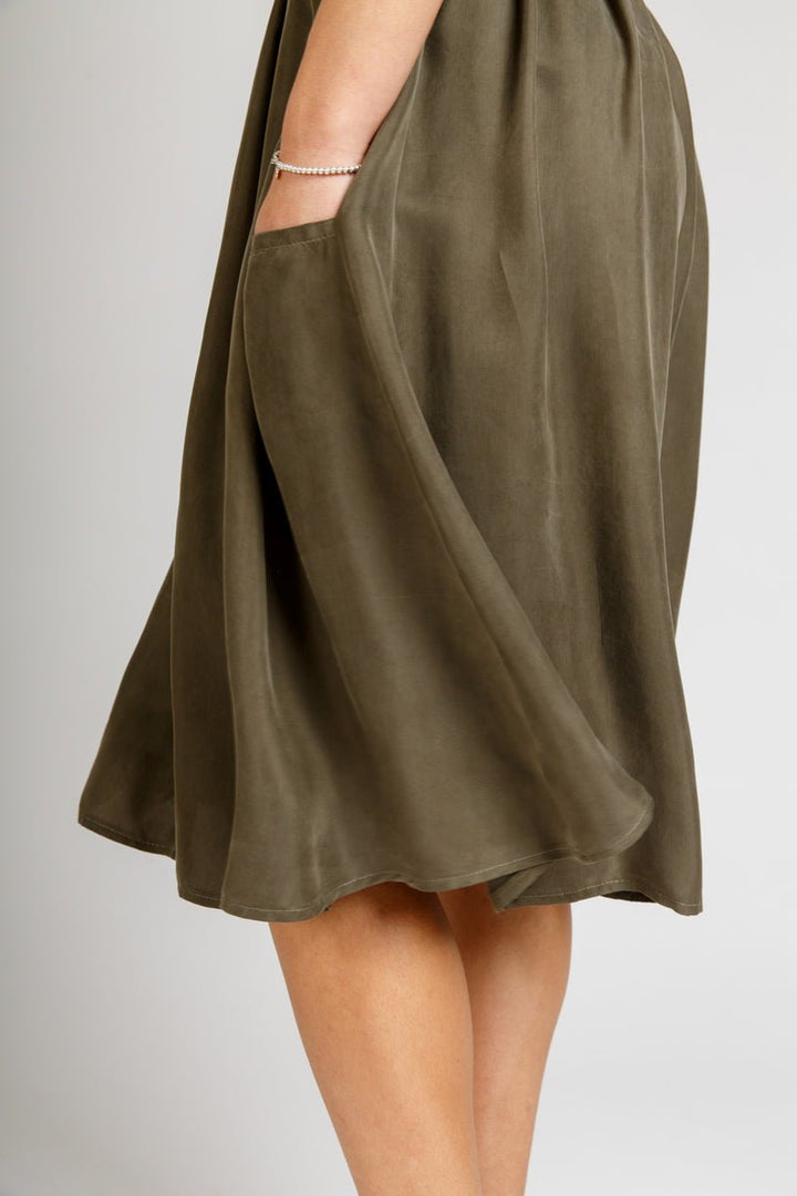 Megan Nielsen - Brumby Skirt sewing pattern with gathered skirt design, deep scoop pockets, exposed zipper, and length variations in sizes 0–20