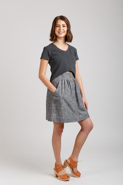 Megan Nielsen Briar sewing pattern featuring crop and standard-length tops, multiple sleeve options, patch pockets, and curved hem