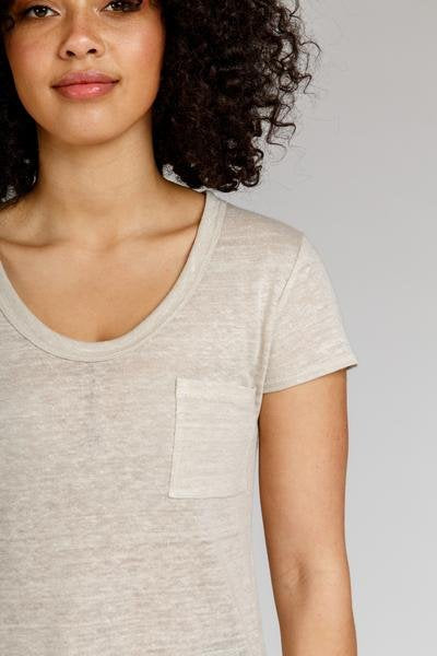 Megan Nielsen Briar sewing pattern featuring crop and standard-length tops, multiple sleeve options, patch pockets, and curved hem