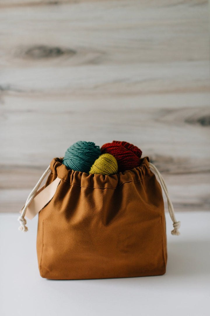 Grainline Studio Field Bag sewing pattern for DIY craft storage tote with pockets and grommets