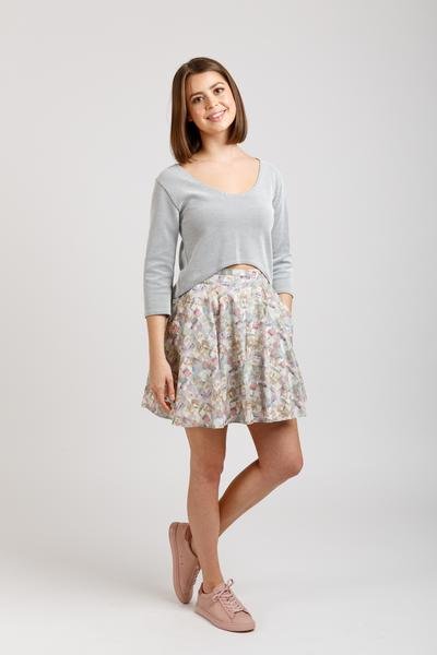 Megan Nielsen Briar sewing pattern featuring crop and standard-length tops, multiple sleeve options, patch pockets, and curved hem