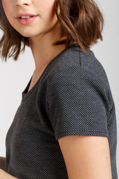 Megan Nielsen Briar sewing pattern featuring crop and standard-length tops, multiple sleeve options, patch pockets, and curved hem