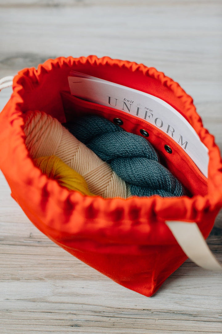 Grainline Studio Field Bag sewing pattern for DIY craft storage tote with pockets and grommets
