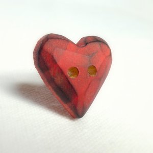 Hand-Carved Red Heart Wooden Buttons – Primitive Faceted Heart Buttons for Sewing & Crafts – Set of 2