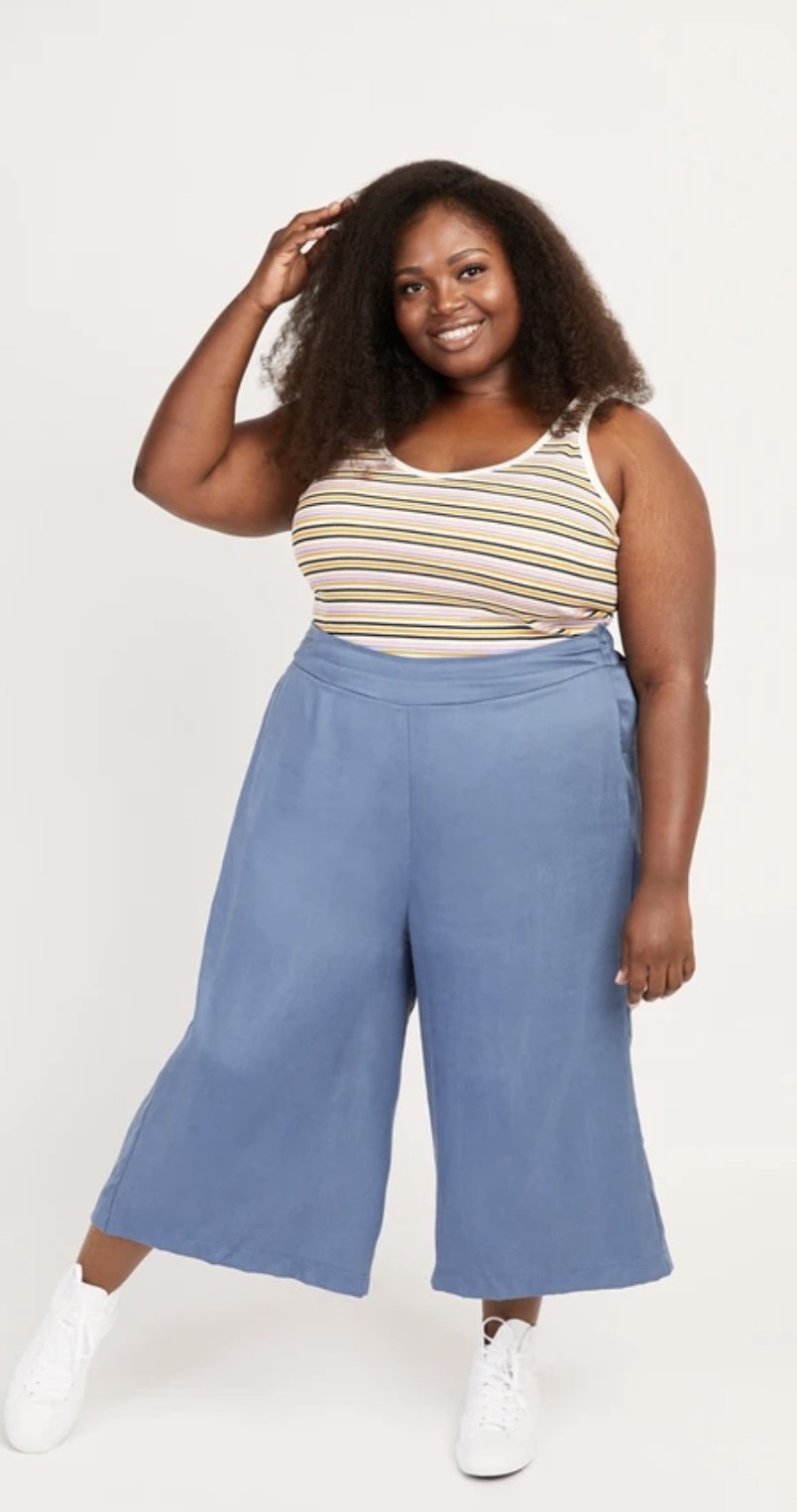 Cashmerette Saybrook Tank sewing pattern with scoop neckline and knot front hem in stretch knit fabric