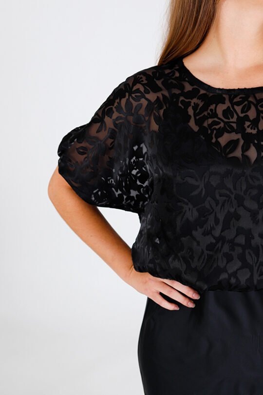 Chalk & Notch Aria Top sewing pattern – bubble-shaped woven blouse with elastic hems and optional ruffles for sizes 0-30