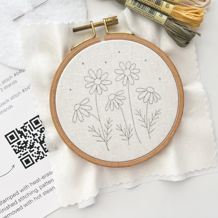 Daisies Embroidery Kit, 4” Beginner Embroidery Craft Kit