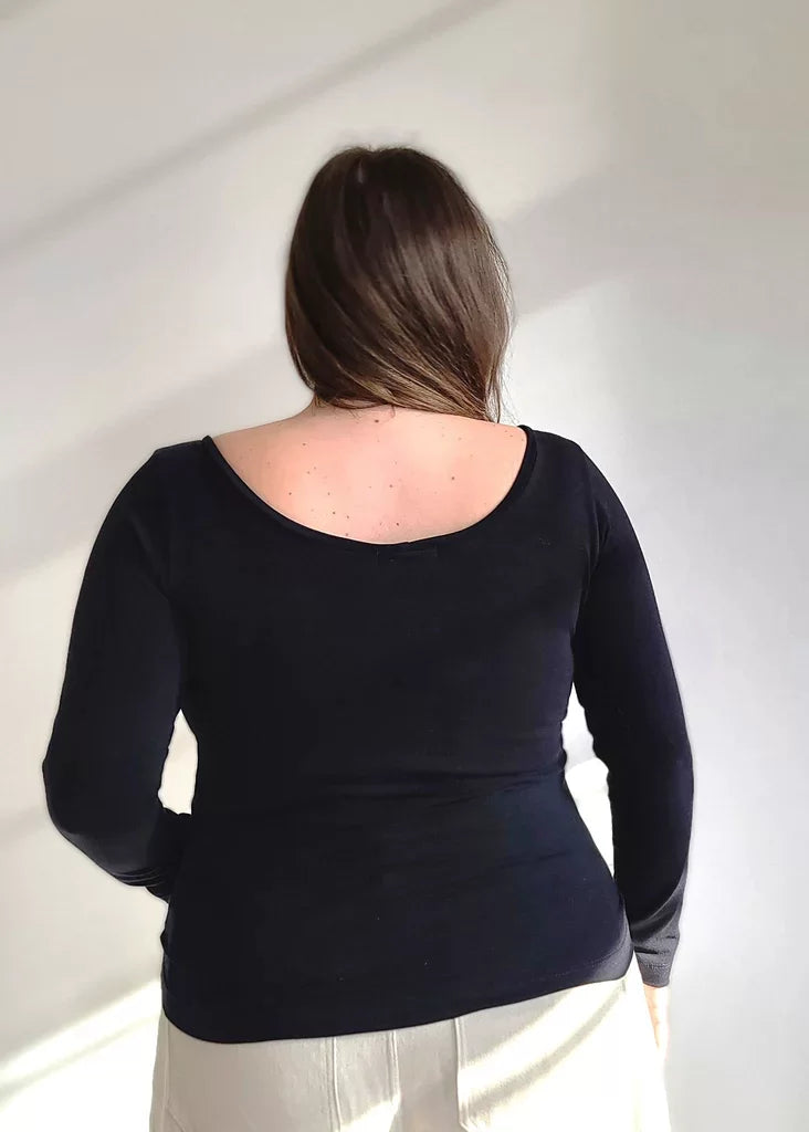 Sew House Seven Skyline Tee Curvy sewing pattern – plus-size knit t-shirt with customizable necklines and sleeves for sizes 16-34