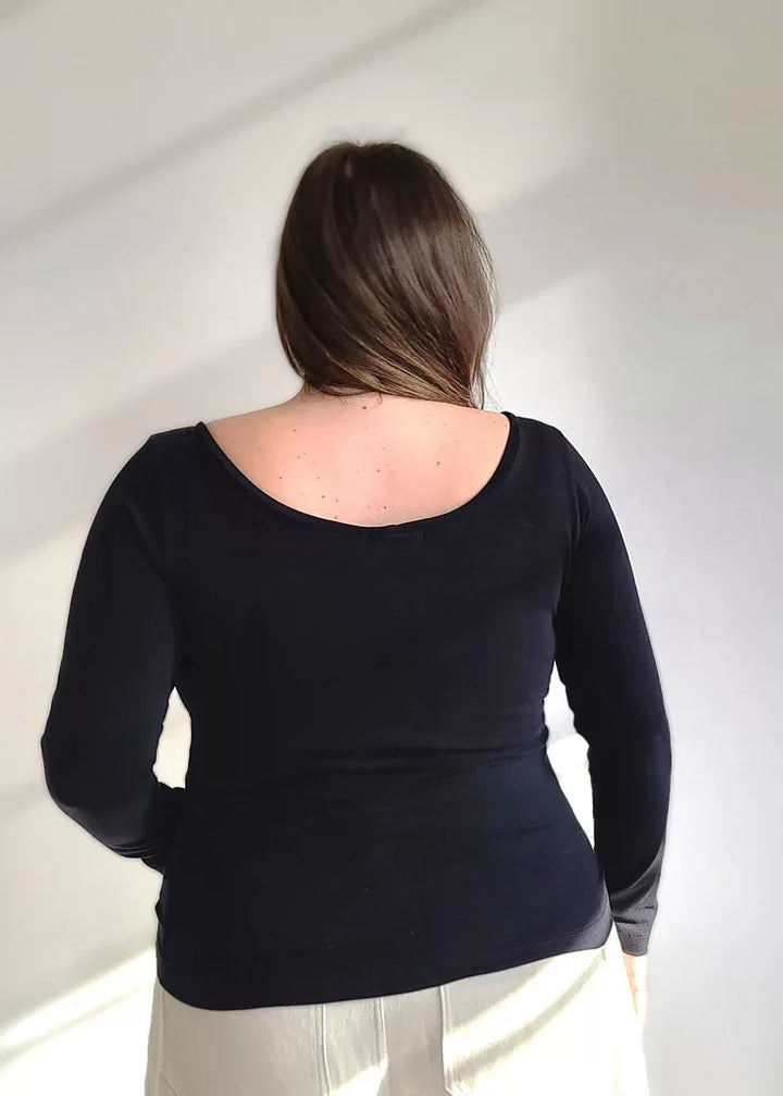 Sew House Seven Skyline Tee Curvy sewing pattern – plus-size knit t-shirt with customizable necklines and sleeves for sizes 16-34