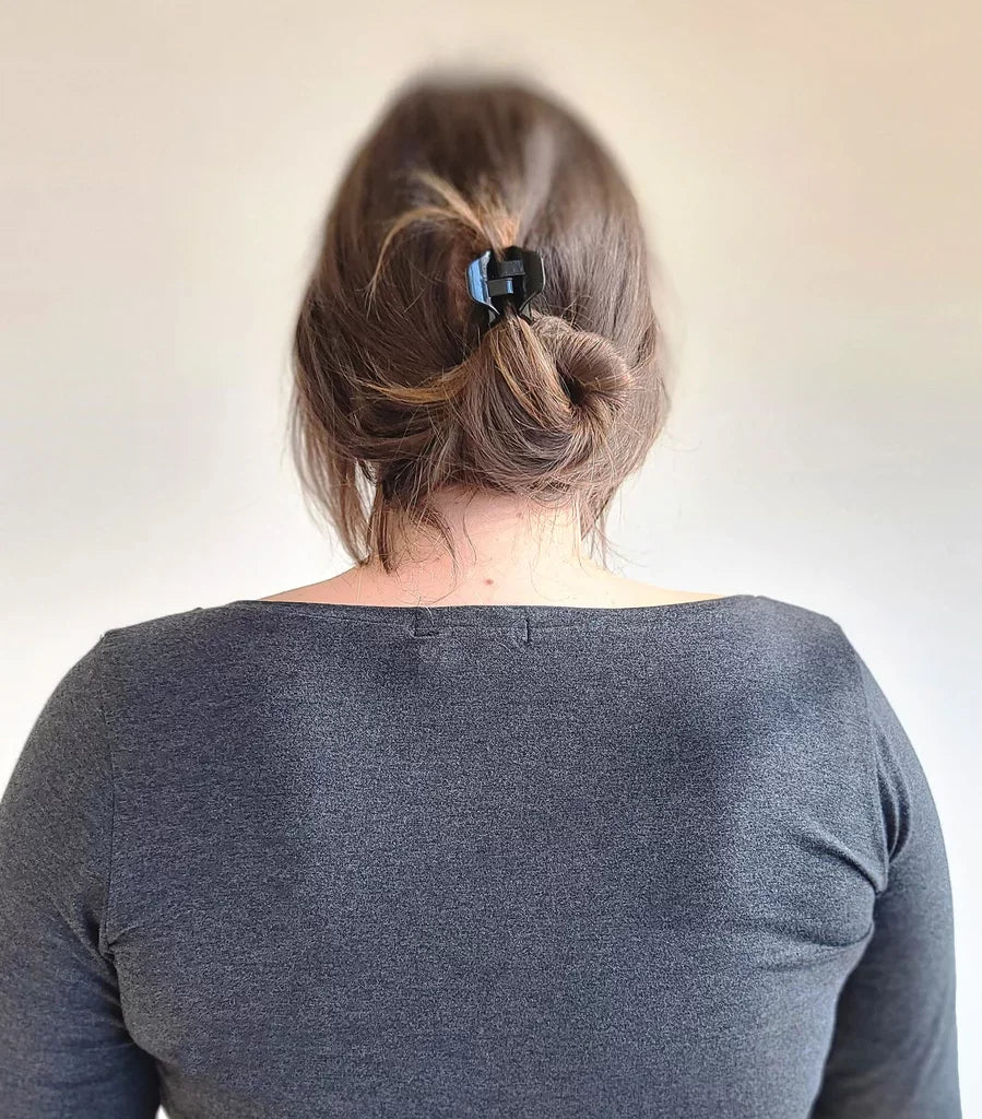Sew House Seven Skyline Tee Curvy sewing pattern – plus-size knit t-shirt with customizable necklines and sleeves for sizes 16-34