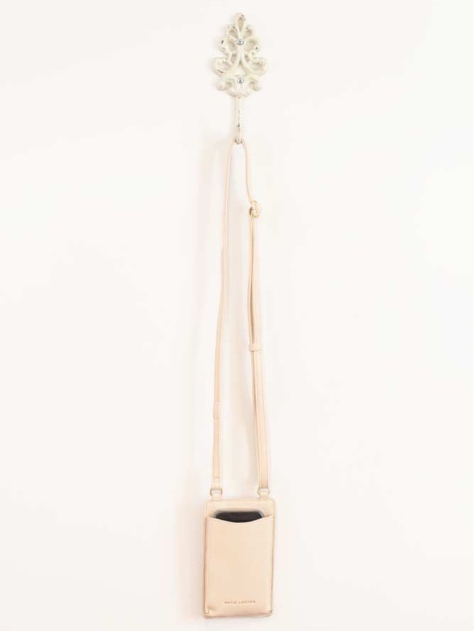 Classic crossbody bag in neutral colors with compartments for phone and cards