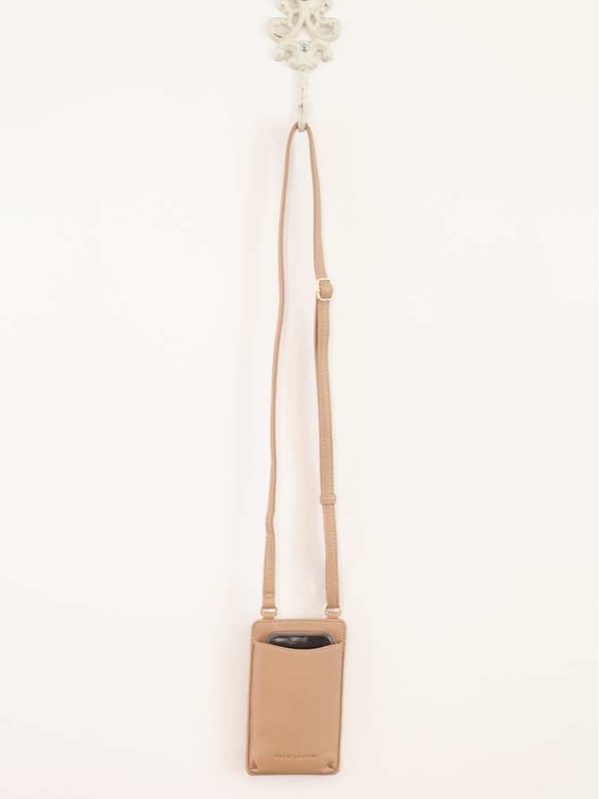 Classic crossbody bag in neutral colors with compartments for phone and cards