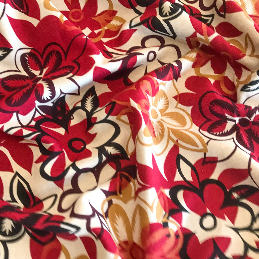 "Linen Red Floral – 100% linen fabric with large red floral print, ideal for dresses, skirts, and tops"

