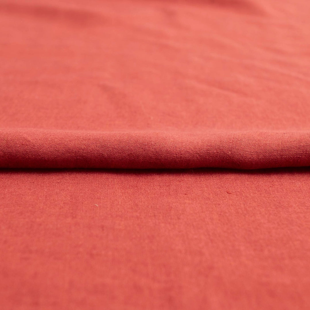 Linen fabric in warm rust color – 100% lightweight linen, shirt-weight with soft drape, ideal for shirts, tops, and casual dresses
