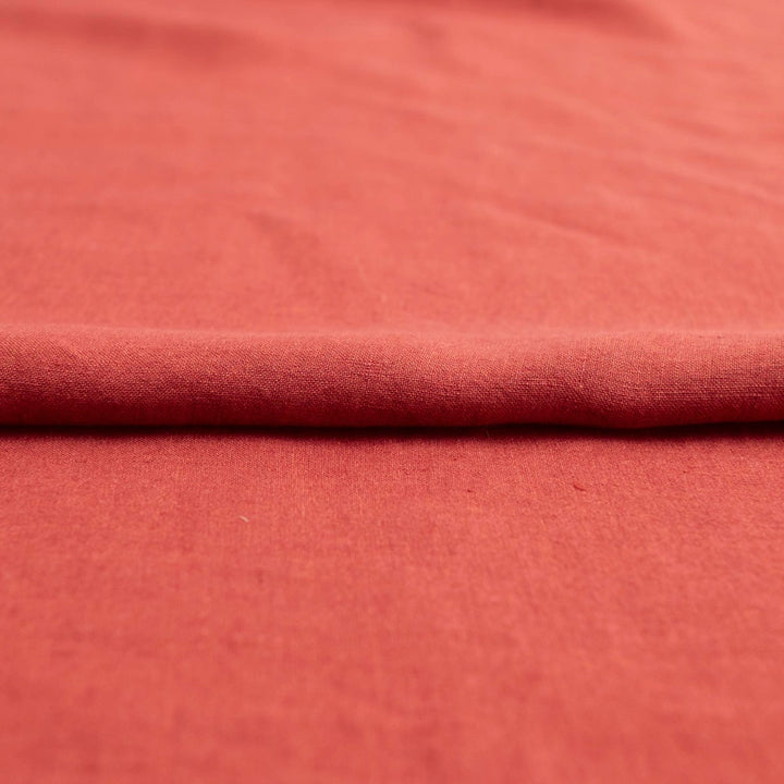Linen fabric in warm rust color – 100% lightweight linen, shirt-weight with soft drape, ideal for shirts, tops, and casual dresses