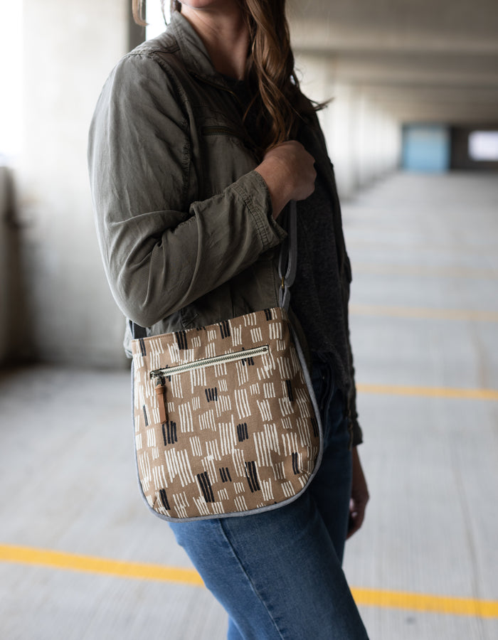 Noodlehead Trail Tote pattern with piping detail, zippered pocket, and adjustable crossbody strap