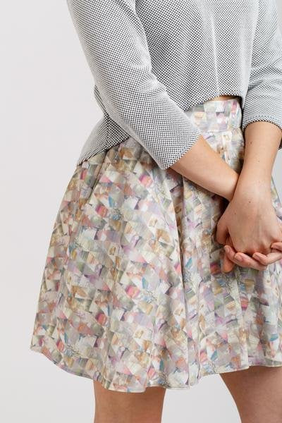 Megan Nielsen Briar sewing pattern featuring crop and standard-length tops, multiple sleeve options, patch pockets, and curved hem