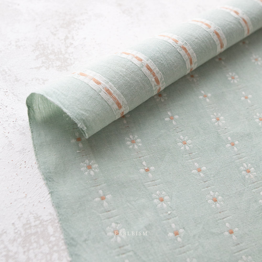 Cotton woven fabric with white daisy pattern in dove gray and pink – 100% cotton material for shirts, blouses, dresses, and skirts