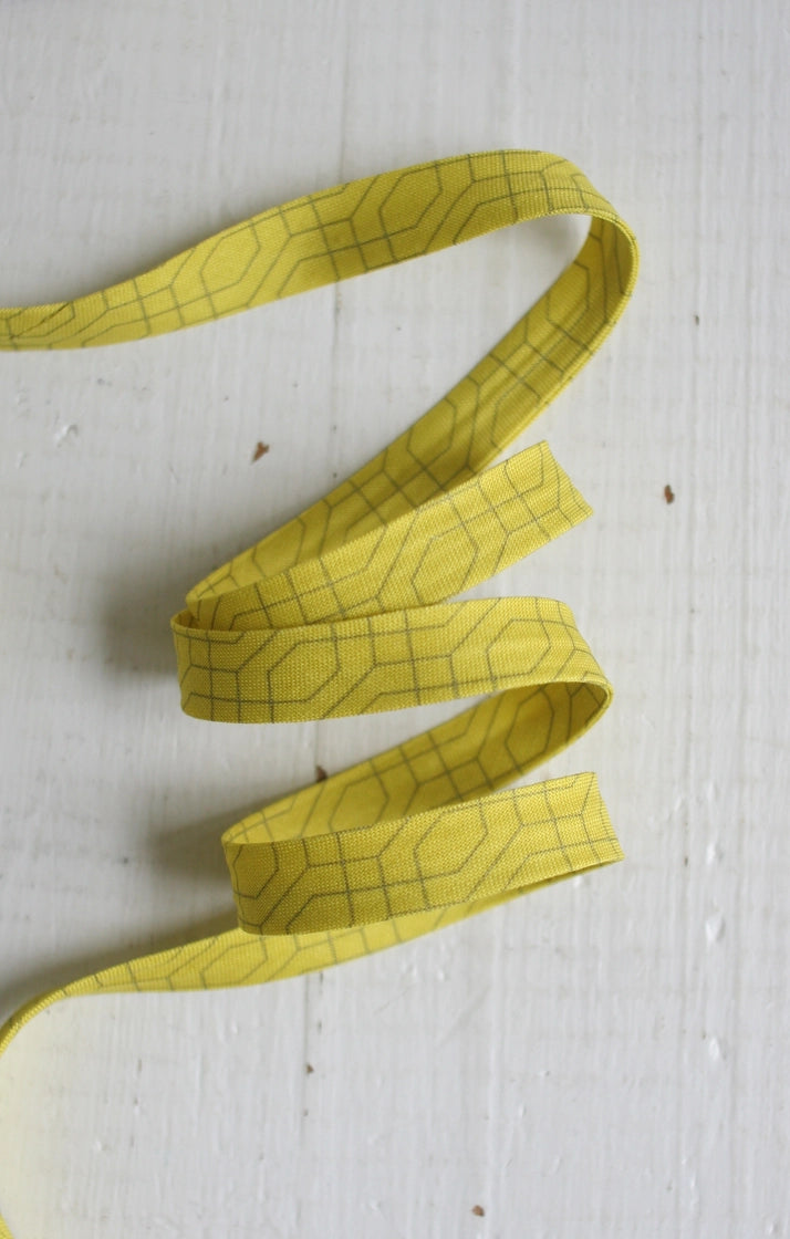 Printed Double Fold Bias Tape 1/2" - Citron Lattice