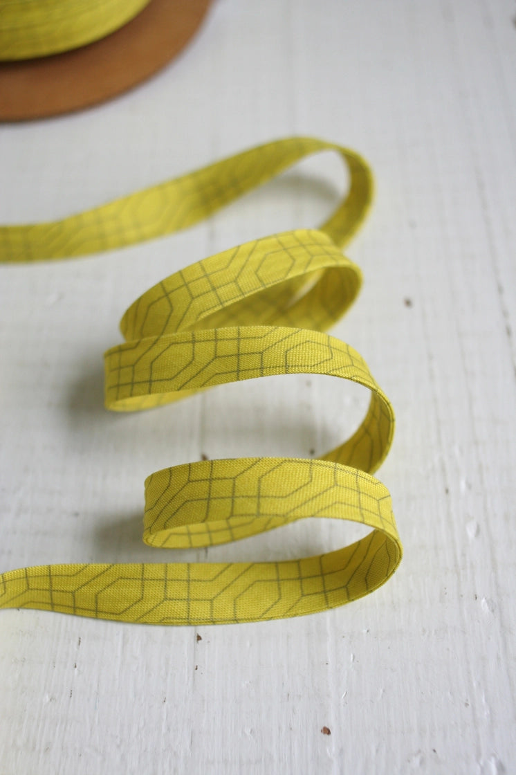 Printed Double Fold Bias Tape 1/2" - Citron Lattice