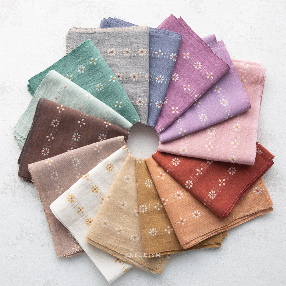 Cotton woven fabric with white daisy pattern in dove gray and pink – 100% cotton material for shirts, blouses, dresses, and skirts