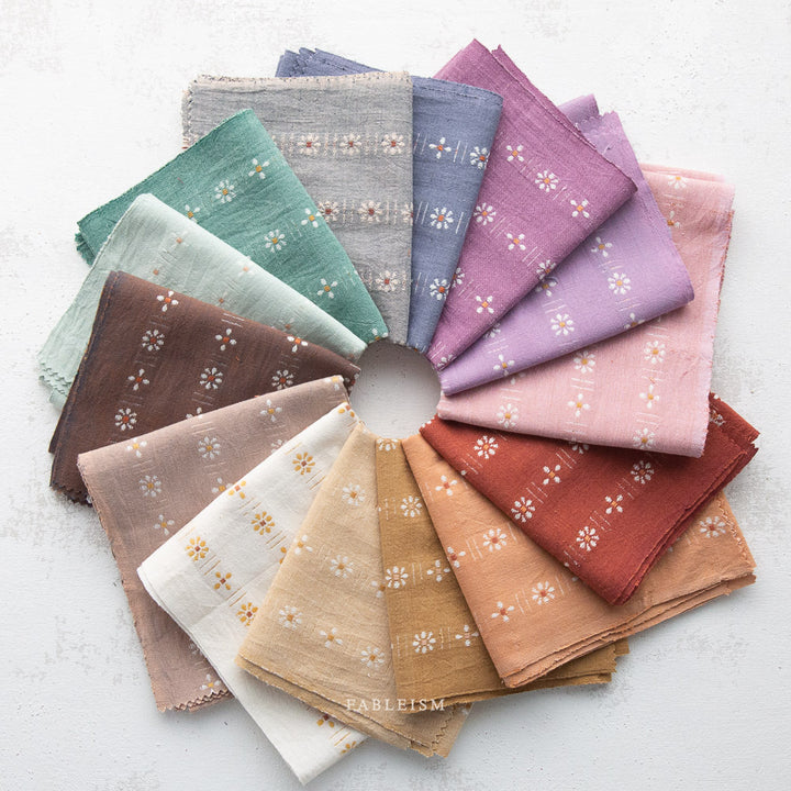Cotton woven fabric with white daisy pattern in dove gray and pink – 100% cotton material for shirts, blouses, dresses, and skirts