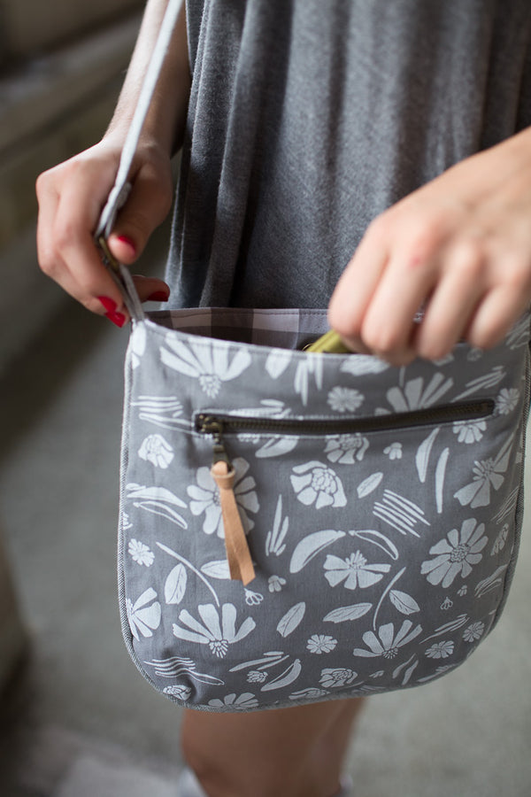 Noodlehead Trail Tote pattern with piping detail, zippered pocket, and adjustable crossbody strap