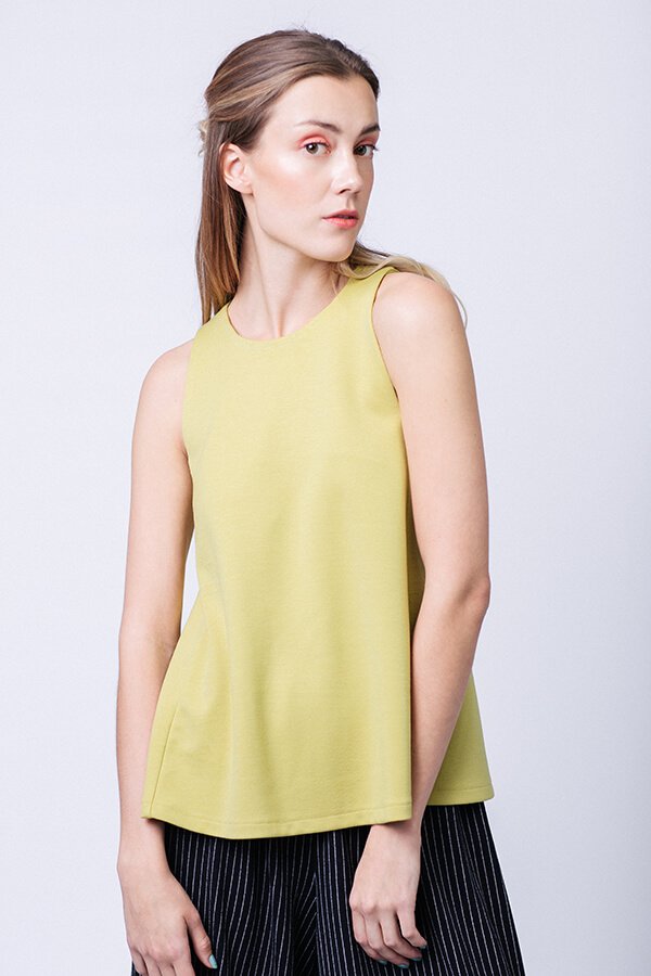 Named Clothing Minttu Swing Top sewing pattern – loose-fitting A-line jersey top with round neckline and no side seams.