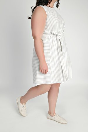 In the Folds Rushcutter Dress sewing pattern – oversized A-line dress with two style variations and illustrated instructions.